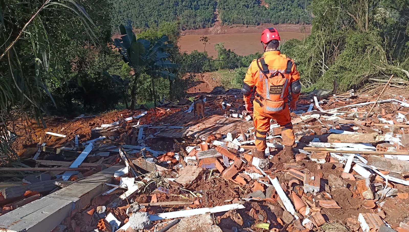 No primeiro dia de trabalho, bombeiros do TO encontram corpos de casal de  idosos no RS - Jornal Opção | Tocantins