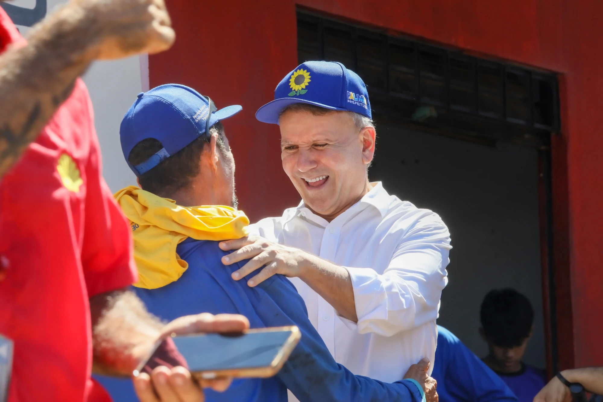 Prefeito circula pela cidade e visita obras - Edu Fortes334