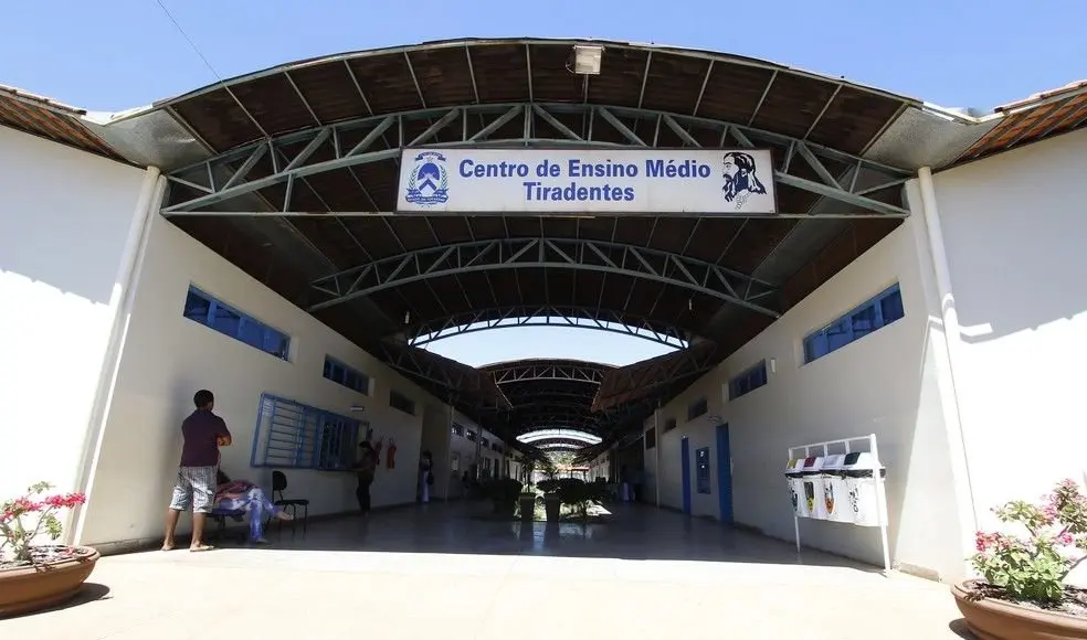 cem_tiradentes-984x580