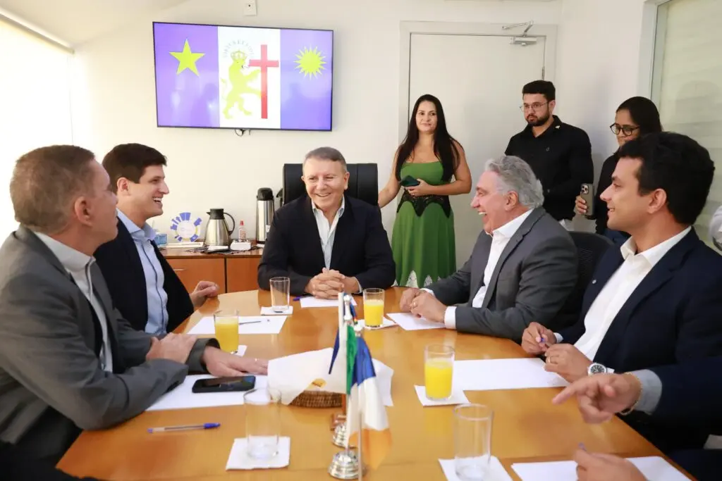 Encontro ocorreu no gabinete do prefeito de Palmas e contou com presença de autoridades nacionais e estaduais – Foto Flávio Cavalera