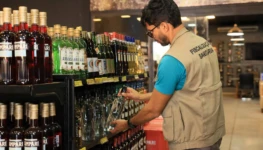 Fiscalização tem foco em bebidas destiladas, dado o contexto de alerta nacional em função de produtos adulterados – Foto Lia Mara