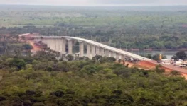 ponte-na-entrada-da-cidade