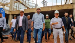 F2-Governador Wanderlei Barbosa vistoriou nesta segunda-feira, 15, as obras da Escola de Tempo Integral de Luzimangues, que está com 44,29% de execução. foto-Aldemar Ribeiro-GovTO