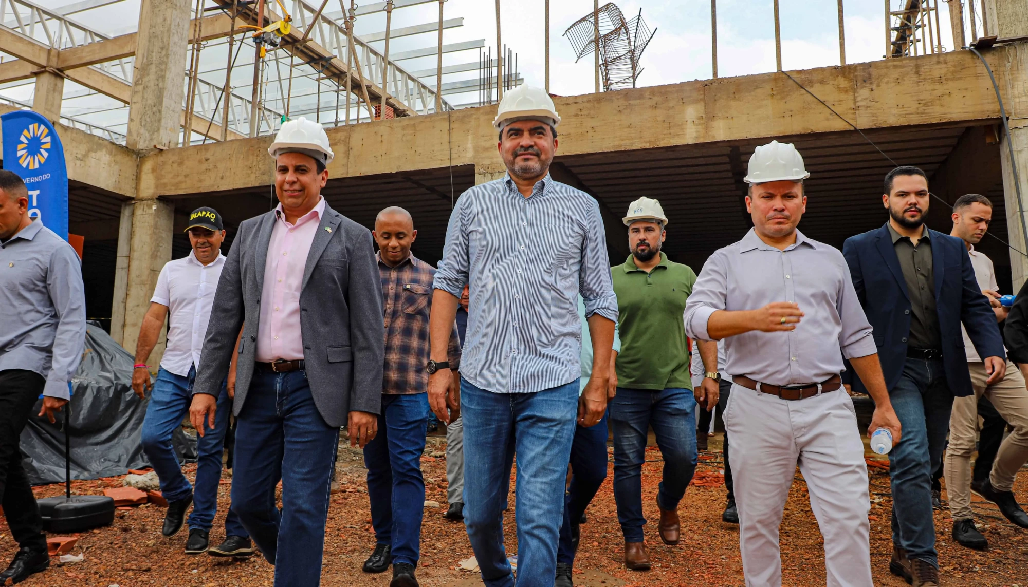 F2-Governador Wanderlei Barbosa vistoriou nesta segunda-feira, 15, as obras da Escola de Tempo Integral de Luzimangues, que está com 44,29% de execução. foto-Aldemar Ribeiro-GovTO