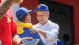 Prefeito-circula-pela-cidade-e-visita-obras-Edu-Fortes334xxxx-1024x683