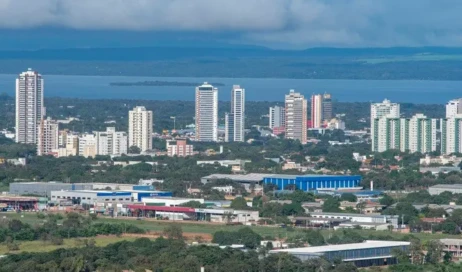 Vista-panoramica-de-Palmas-com-o-Lago-da-Usina-Hidreletrica-Luiz-Eduardo-Magalhaes-ao-fundo-Foto-Lucina-Pires