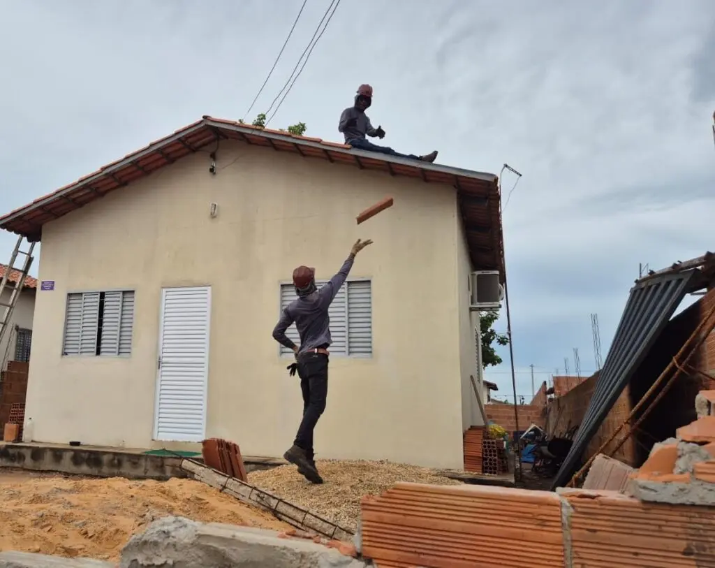 Até esta sexta-feira,16, mais de 160 lares no Jardim Taquari receberão da Prefeitura de Palmas nova estrutura de telhado