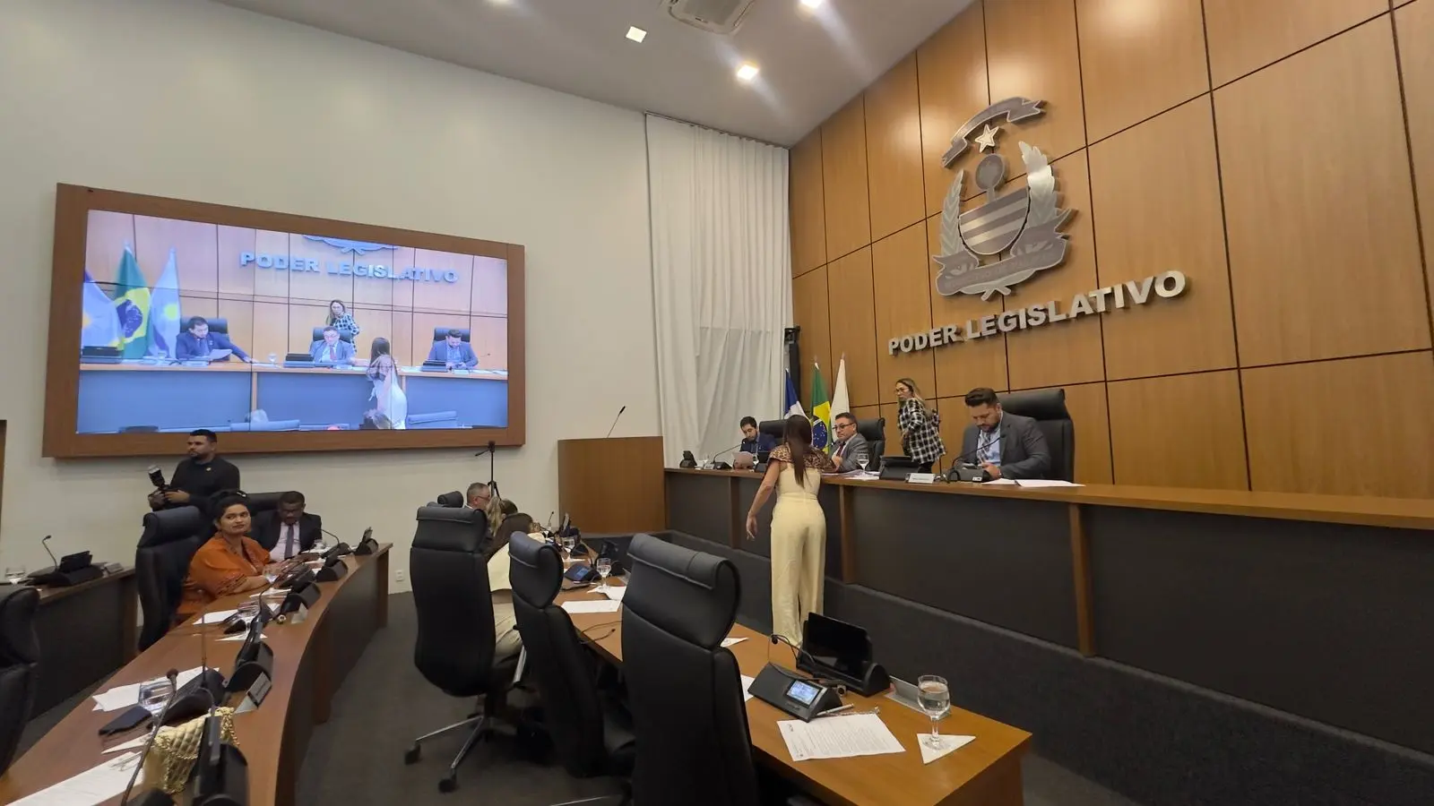 Com urgência, Câmara de Palmas muda Lei Orgânica, revoga regras sobre crimes do prefeito e libera reeleição da Mesa Diretora