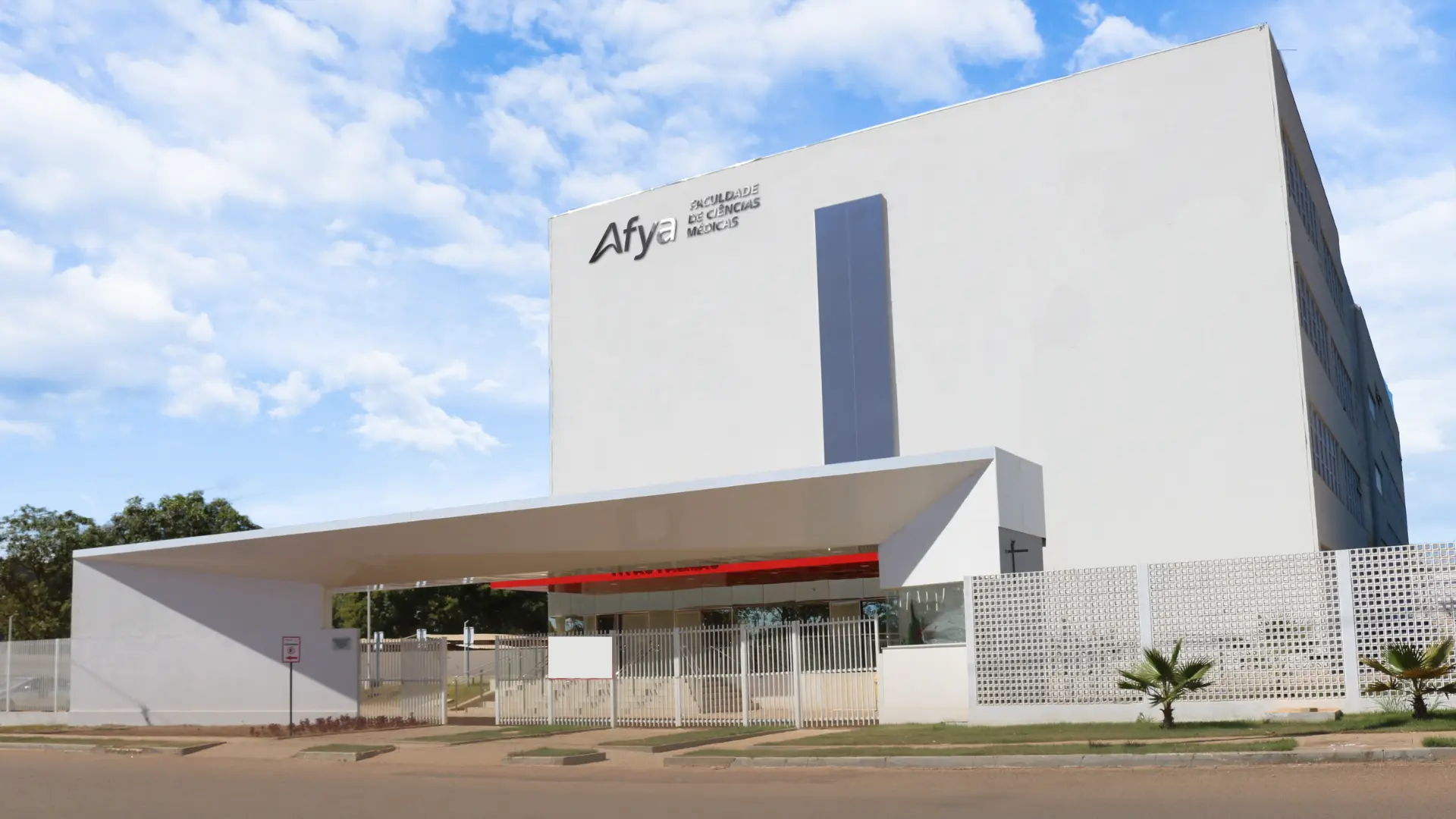 6761fba2b7febcdc2e327a5b_fachada