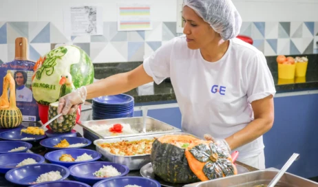 CAPA-vanda-servindo-scaled