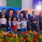 F2-Governador do Tocantins ao lado de autoridades do Governo Federal e crianças que representaram os estados, fortalecendo parcerias e avançando na educação. Foto-Vinicius Santa Rosa-GovTO