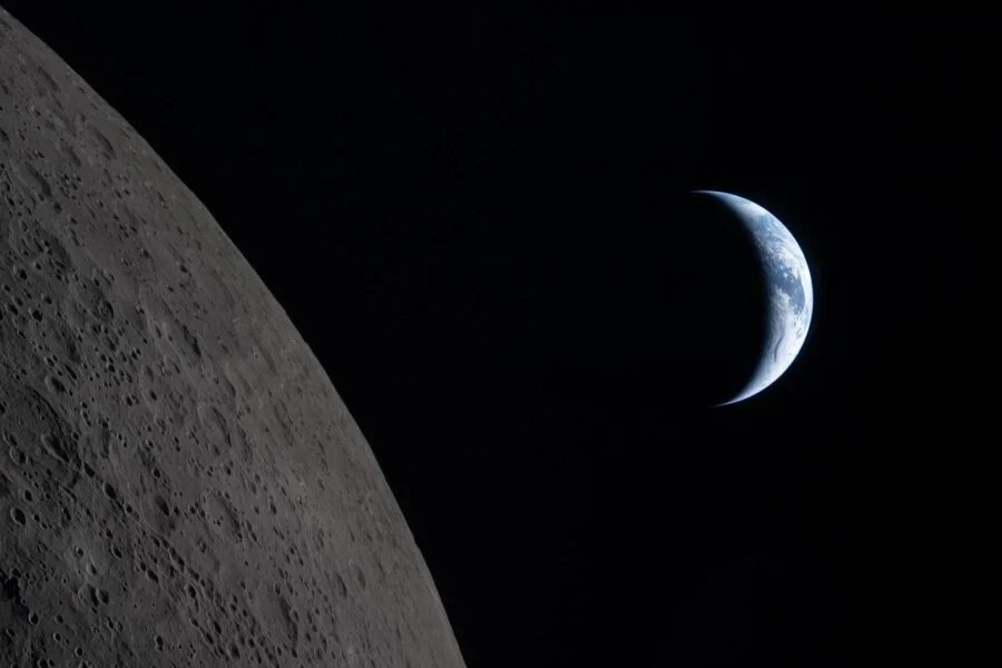 1776116811-the-edge-of-two-worlds-900x600-1