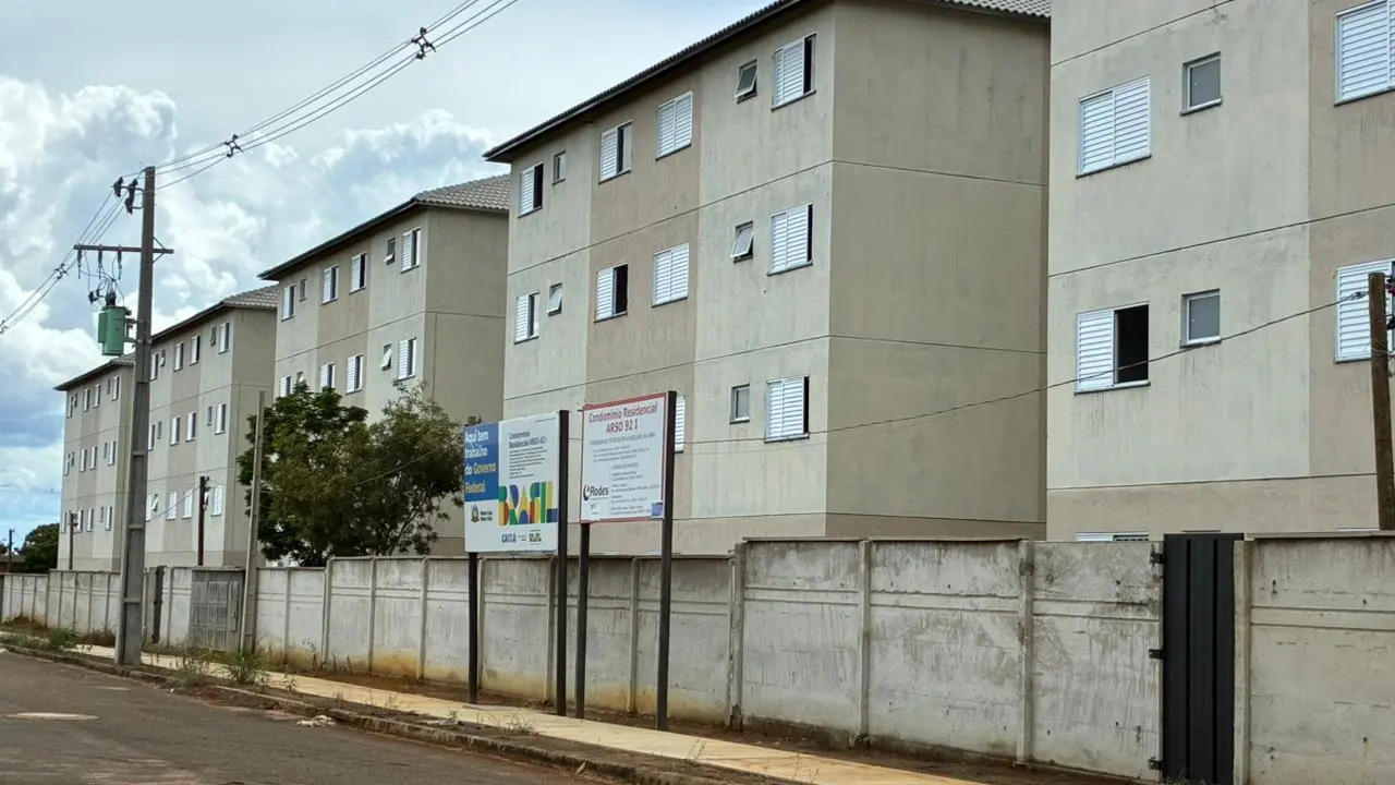 F2 -bra é uma parceria entre o Governo Federal, com recursos do Fundo de Arrendamento Residencial integrante do programa Minha Casa, Minha Vida, em lotes doados foto- GABRIEL MAIA