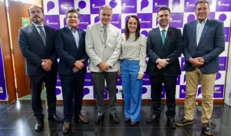 Presidente nacional do Podemos, Renata Abreu, ao lado do prefeito de Palmas, Eduardo Siqueira Campos