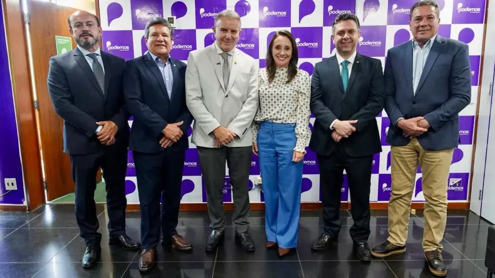 Presidente nacional do Podemos, Renata Abreu, ao lado do prefeito de Palmas, Eduardo Siqueira Campos