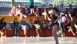As apresentações durante a cerimônia atraíram os olhares de mães e crianças presentes - Foto Lia Mara
