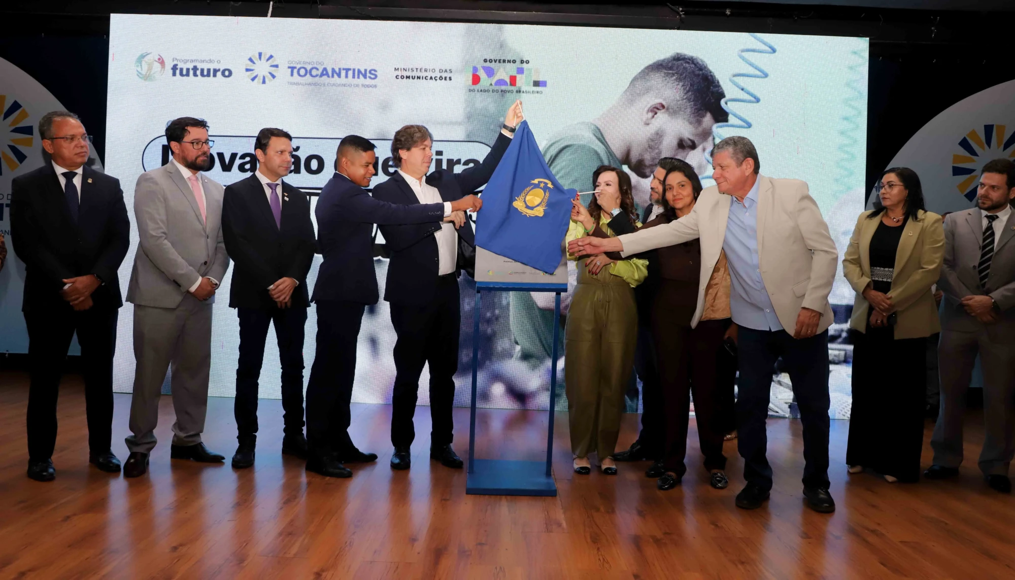 F1-Autoridades estaduais e federais participam da inauguração do Centro de Recondicionamento de Computadores