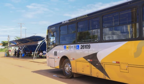 Ônibus vão sair da estação Javaé - Foto Júnior Suzuki