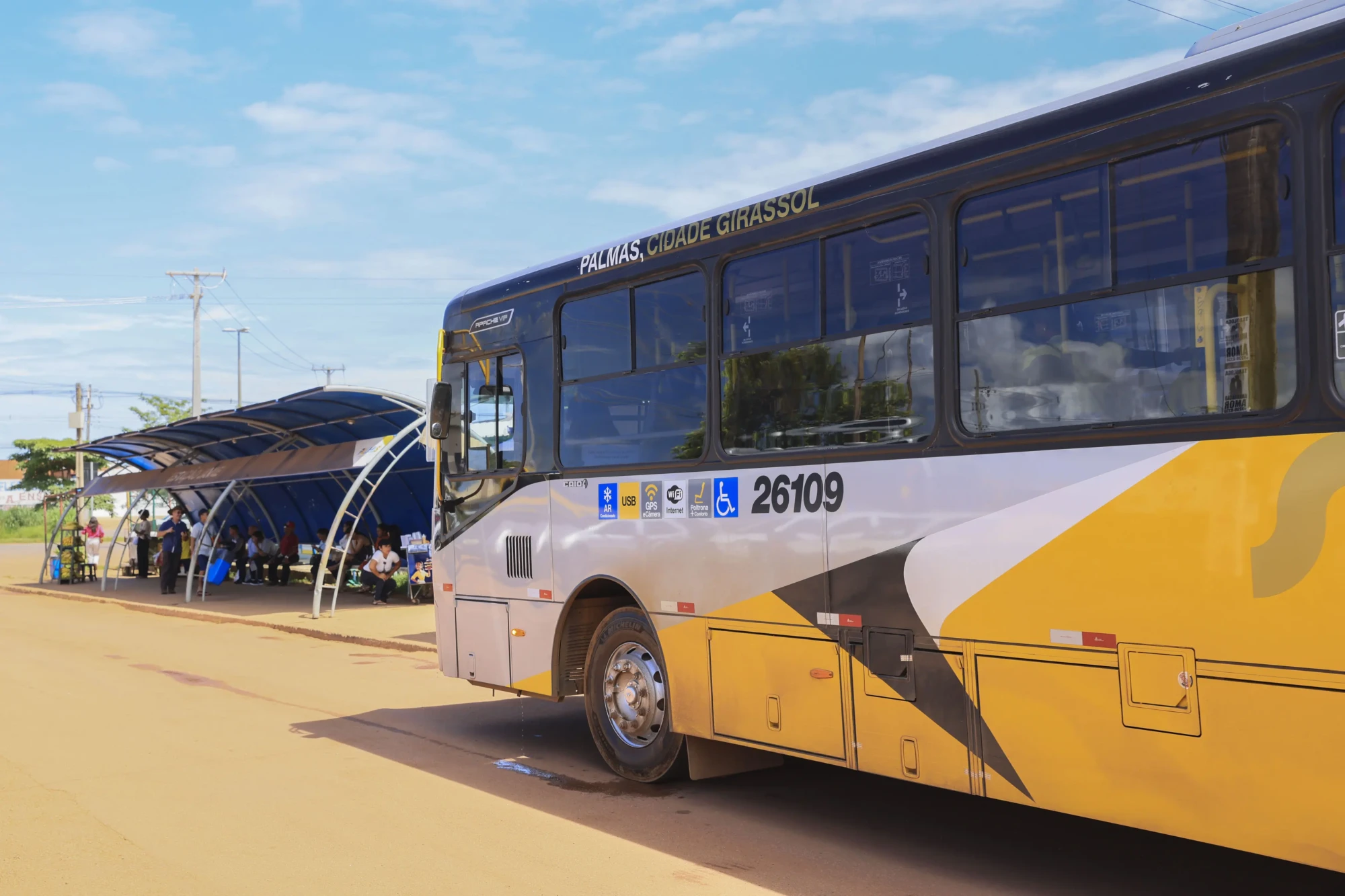 Ônibus vão sair da estação Javaé - Foto Júnior Suzuki