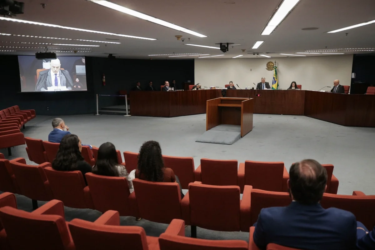 a-primeira-turma-do-supremo-tribunal-federal-stf-julga-o-ex-deputado-federal-eduardo-bolsonaro-acusado-de-coacao-no-curso-do-processo-a-tentativa-de-golpe-de-estado-14-scaled