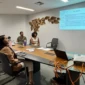 Equipe da Sedes durante orientações às famílias cadastradas no serviço