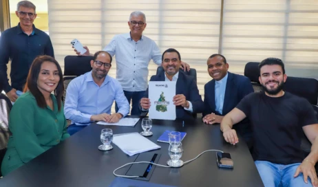 F1-Gov-Wanderlei Barbosa entrega o título de domínio de 100 hectares do povoado Sucupira, em Dianópolis. Ft-Antonio Gonçalves-GovTO