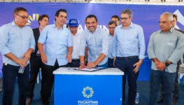F2-Governador Wanderlei Barbosa assina contrato do projeto Escolas do Futuro. Foto- Aldema Ribeiro-GovTO