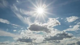 the-scenery-view-of-the-sun-and-blue-sky-in-sunny-day-photo