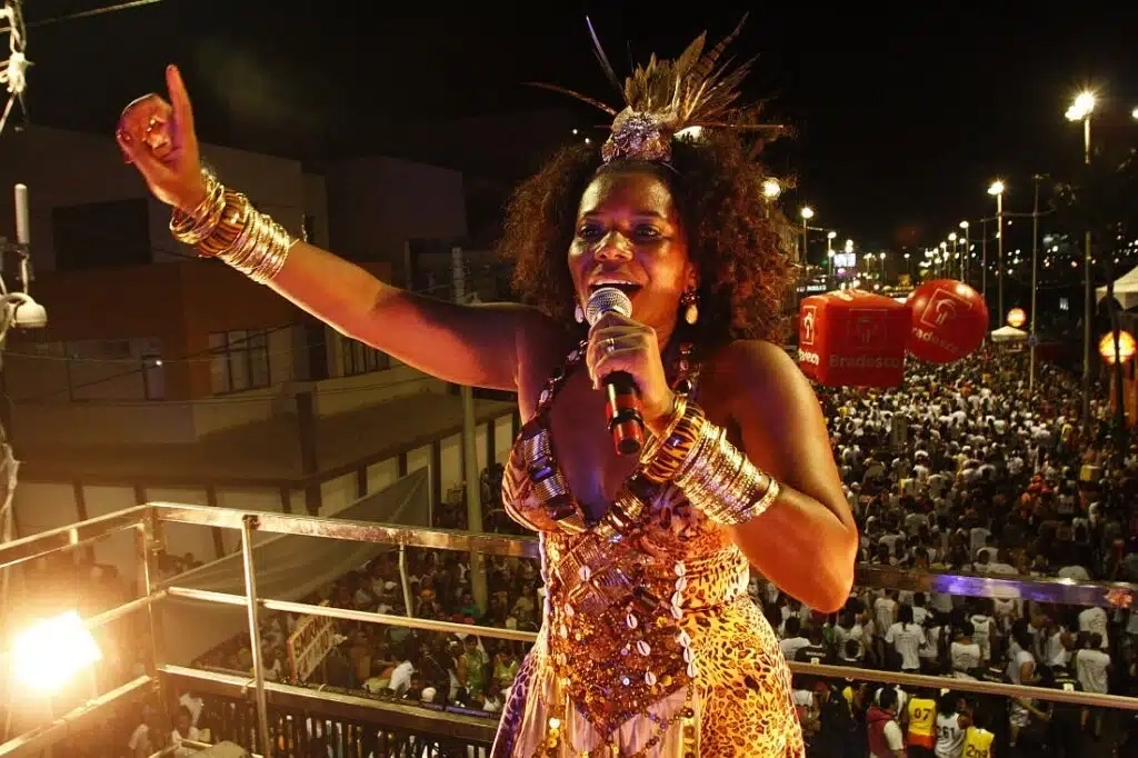 1783624059-anotabahia-ministra-da-cultura-margareth-menezes-seguira-no-carnaval-20110308arissonmarinho-1024x682-jpg