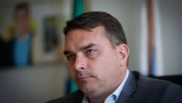 89047820_PA-Brasilia-BSB-04-08-2020-Entrevista-com-o-Senador-Flavio-Bolsonaro-em-seu-gabinete-Foto-P-1 (1)