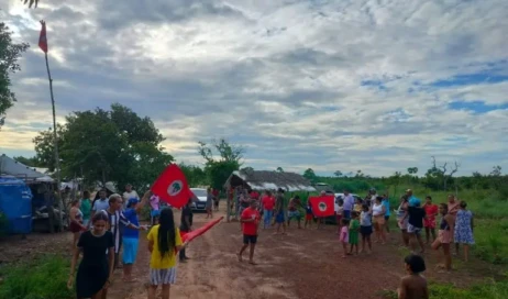 Foto-Comunicacao-do-MST-no-Tocantins-Familias-do-Acampamento-Beatriz-Bandeira-comemora-a-portaria-de-criacao-do-Assentamento-03-768x576 (1)