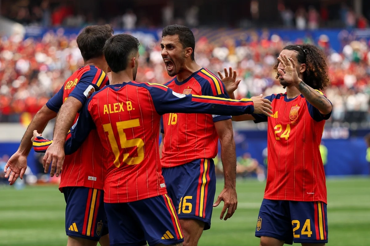 oyarzabal-comemorando-gol-espanha