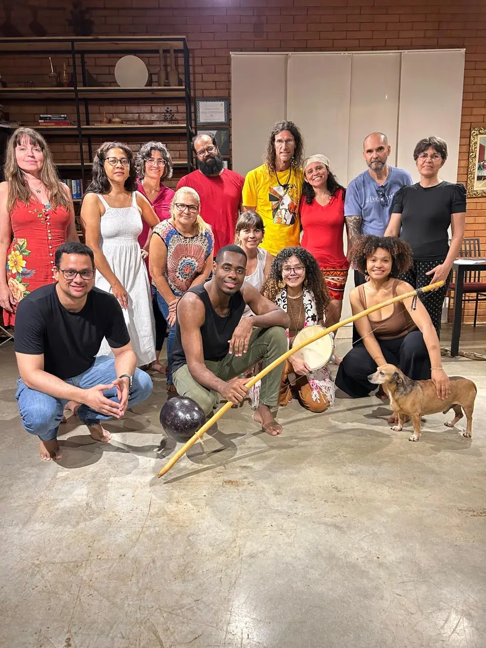 Foto 01 Vivência de Musicoterapia Ancestral, unindo musicalidade da capoeira e técnicas da musicoterapia, realizada durante o festival Elo-ha, pelos professores Caccau e Felix - 2