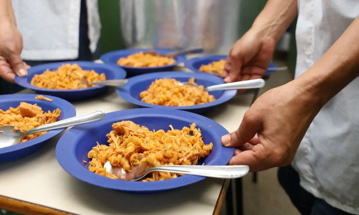governo-anuncia-reajuste-da-merenda-escolar