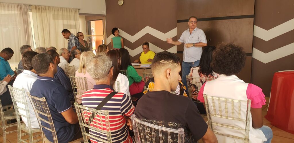 Marcelo Miranda participando de reuniões no interior (Foto: Divulgação)