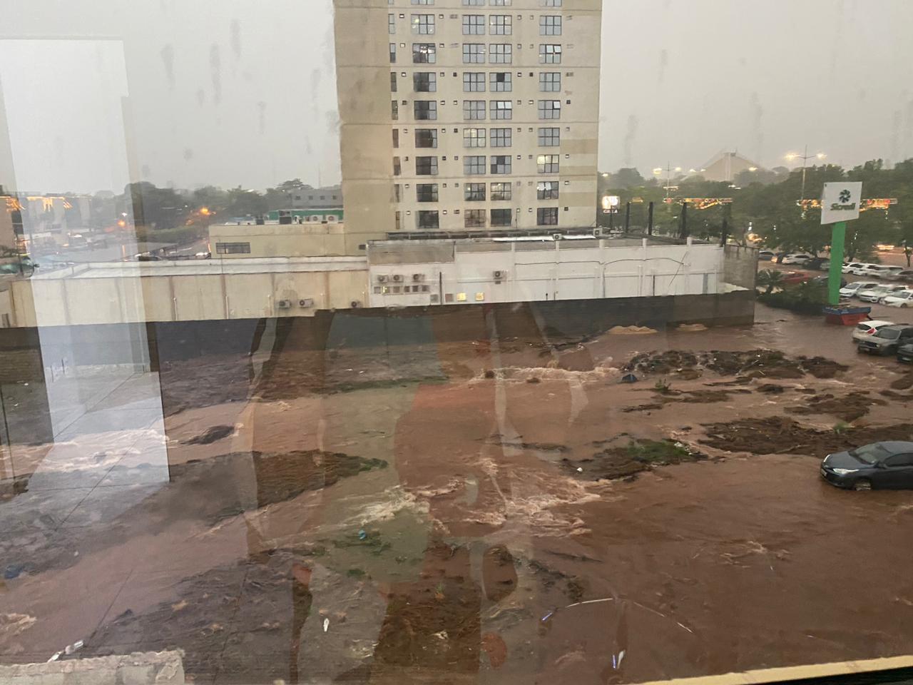 Temporal causa alagamentos em Colniza